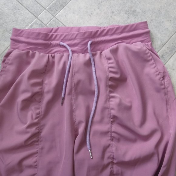 Jogger Studio Style Pleated Pant - Picture 5 of 7